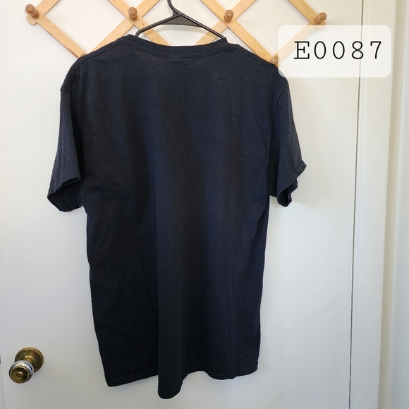 Clone Wars/Bad Batch L black and red shirt. Used good condition - Picture 4 of 4